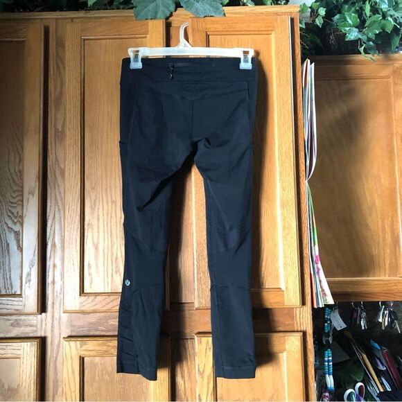 Lululemon Black Multi-Pocket Ankle Leggings - 4 - Picture 6 of 13